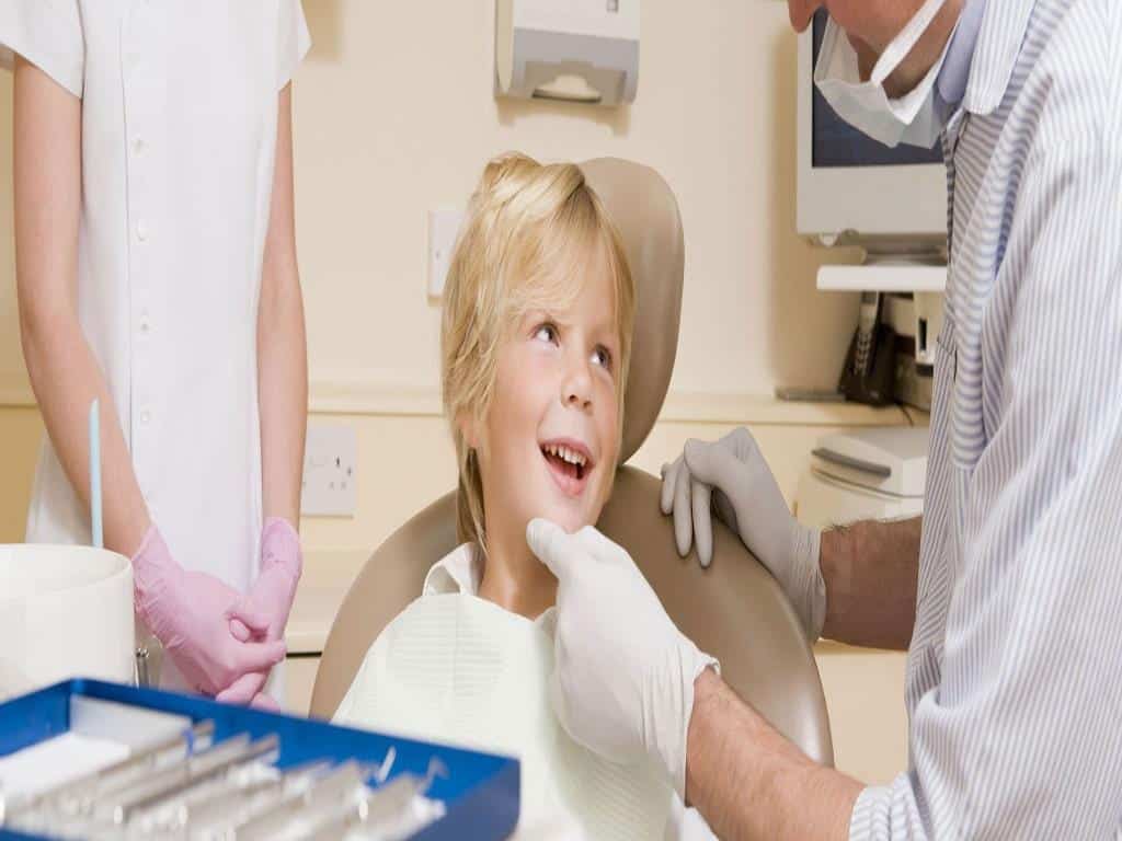 زمان مناسب اولین معاینه دندان‌پزشکی کودکان